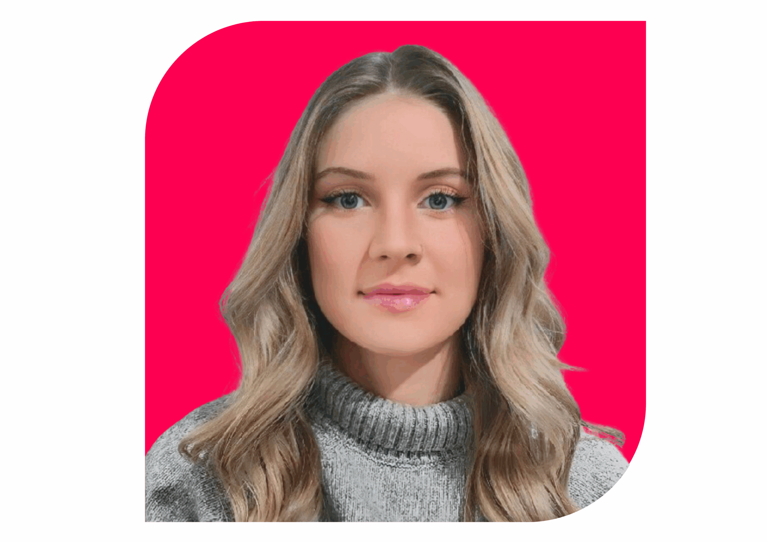 Photo d'Alexie Sauvage de face sur fond rose foncé.